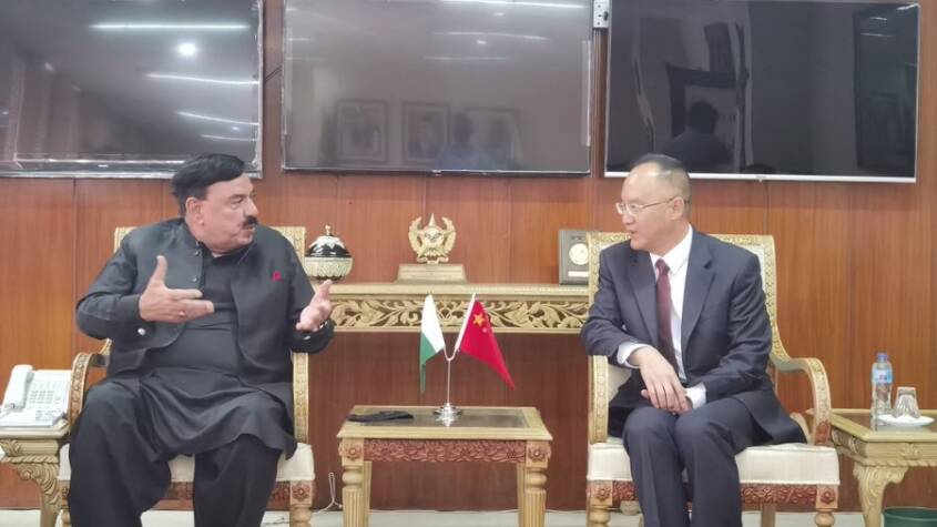 چینی سفیر نونگ رنگ کی وزیر داخلہ شیخ رشید سے خصوصی ملاقات۔